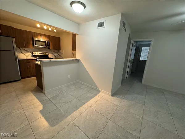 $1,300 | 7961 Gladiolus Drive, Fort Myers, FL 33908