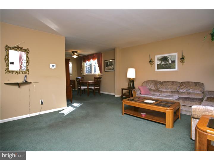 601 Marshall Road Brookhaven, PA 19015 - Photo 14 of 16 Living Room