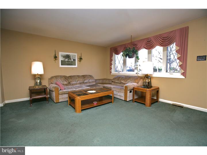 601 Marshall Road Brookhaven, PA 19015 - Photo 3 of 16 Living Room