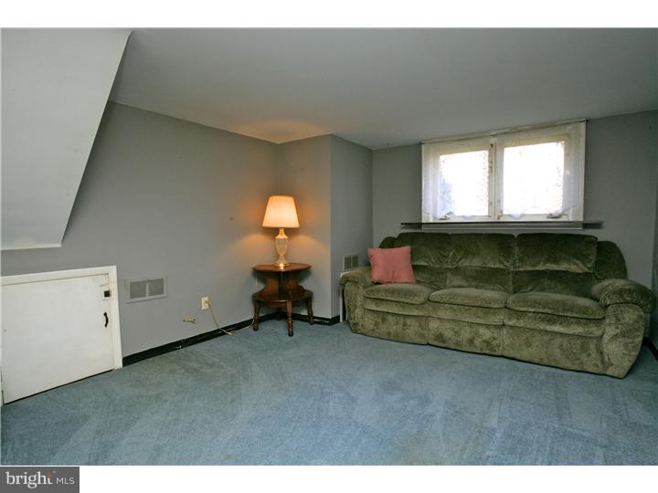 601 Marshall Road Brookhaven, PA 19015 - Photo 6 of 16 Family Room