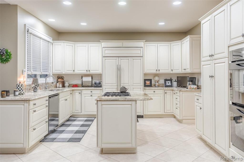 701 Wellington Circle Rochester Hills, MI 48309 - Photo 24 of 54