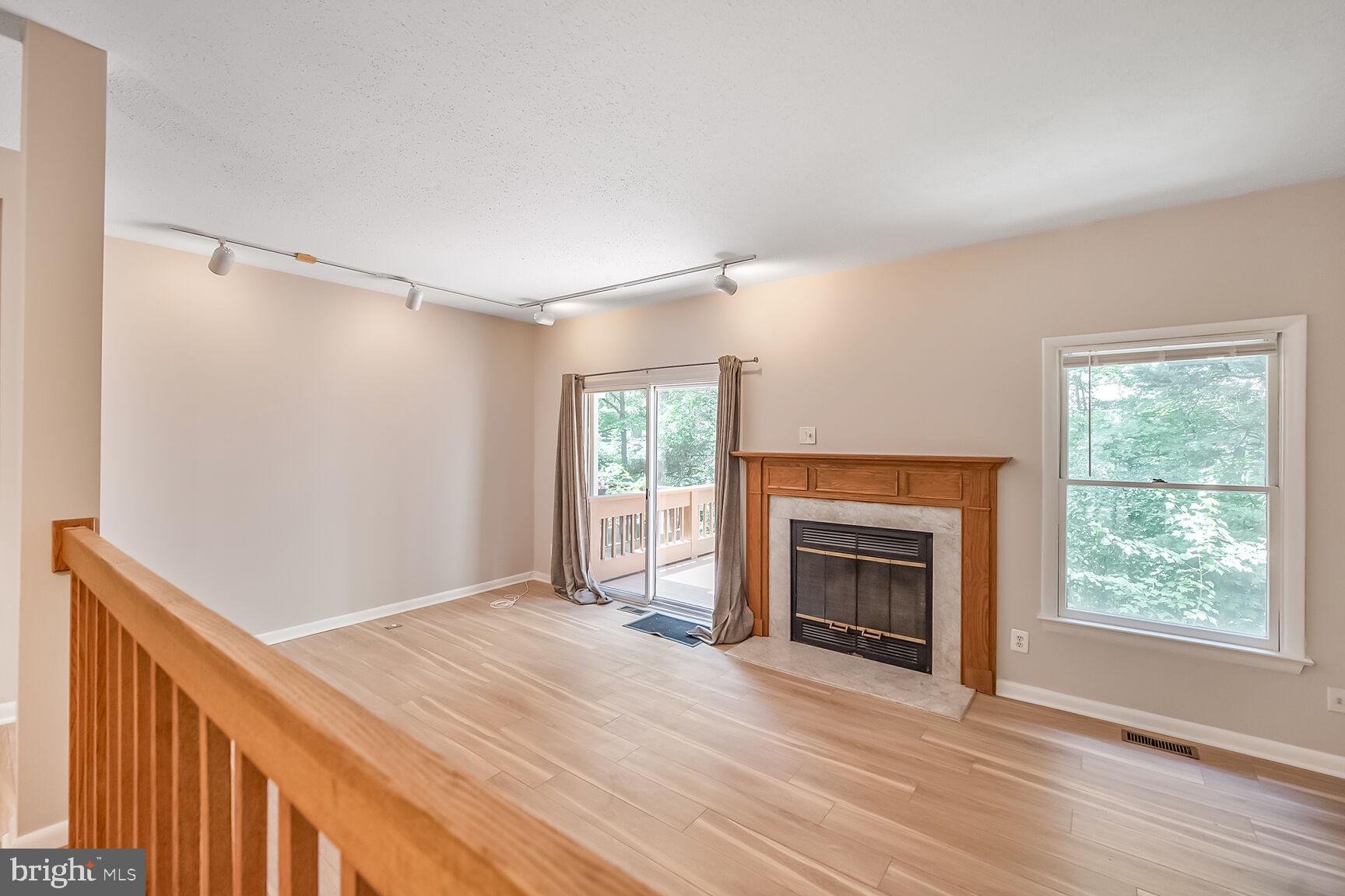 1657 Oak Spring Way Reston, VA 20190 - Photo 4 of 24 Gallery Image 4