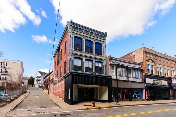 $2,600 | 114 Main Street, Unit 1A, Woonsocket, RI 02895