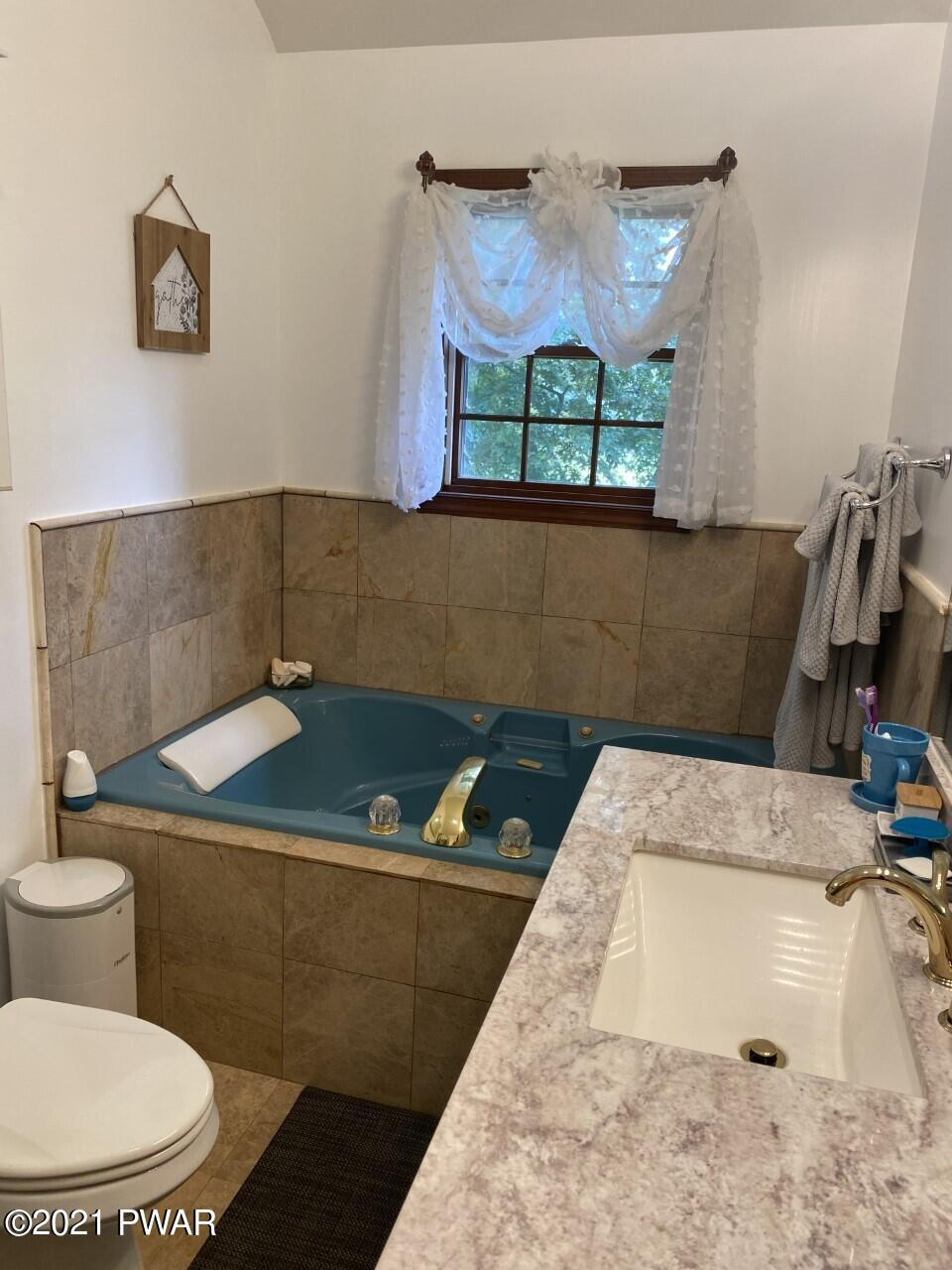 105 Sunny Lands Road Milford, PA 18337 - Photo 15 of 26 MASTER BATH
