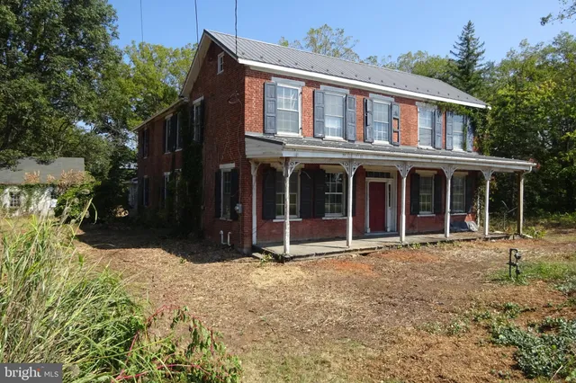 $224,900 | 823 Buchanan Trail East, Greencastle, PA 17225