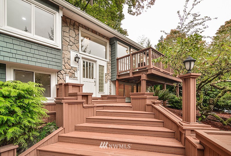 4454 Ferncroft Road Mercer Island, WA 98040 - Photo 2 of 30