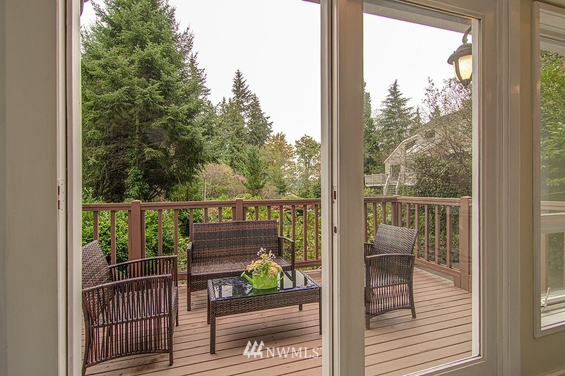 4454 Ferncroft Road Mercer Island, WA 98040 - Photo 6 of 30