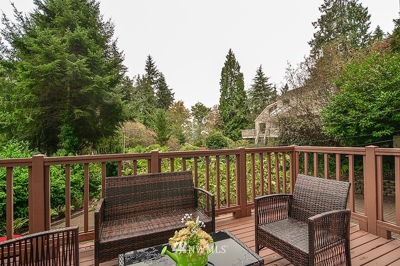4454 Ferncroft Road Mercer Island, WA 98040 - Photo 8 of 30