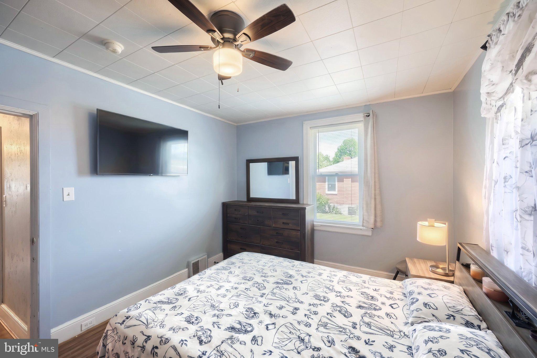 231 Harding Court York, PA 17403 - Photo 15 of 31 Cozy bedroom with natural light.