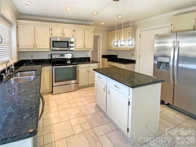 $425,000 | 3906 Melshire Lane, Charlotte, NC 28269