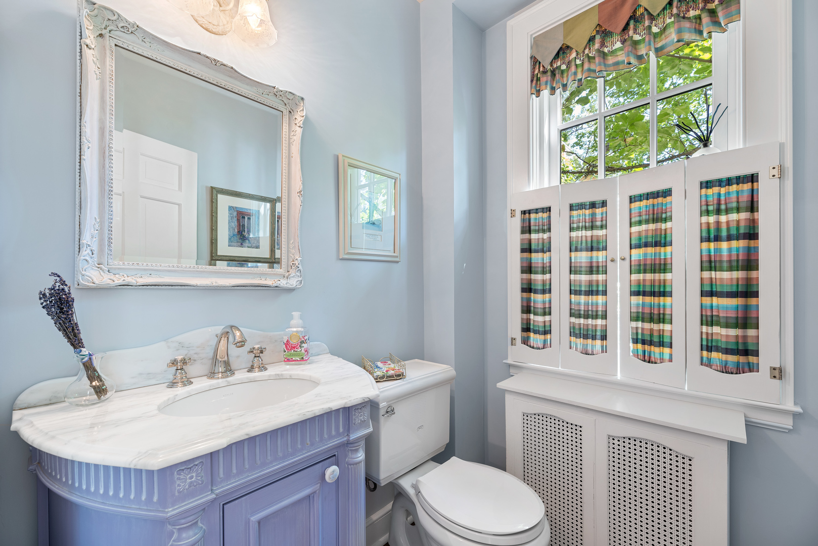 611 County Line Road Highland Park, IL 60035 - Photo 22 of 49 a bathroom with a sink and a toilet