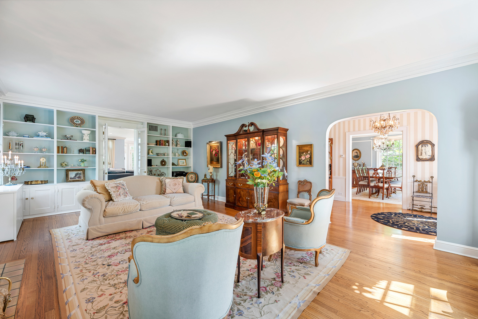 611 County Line Road Highland Park, IL 60035 - Photo 9 of 49 a living room with furniture and a large window