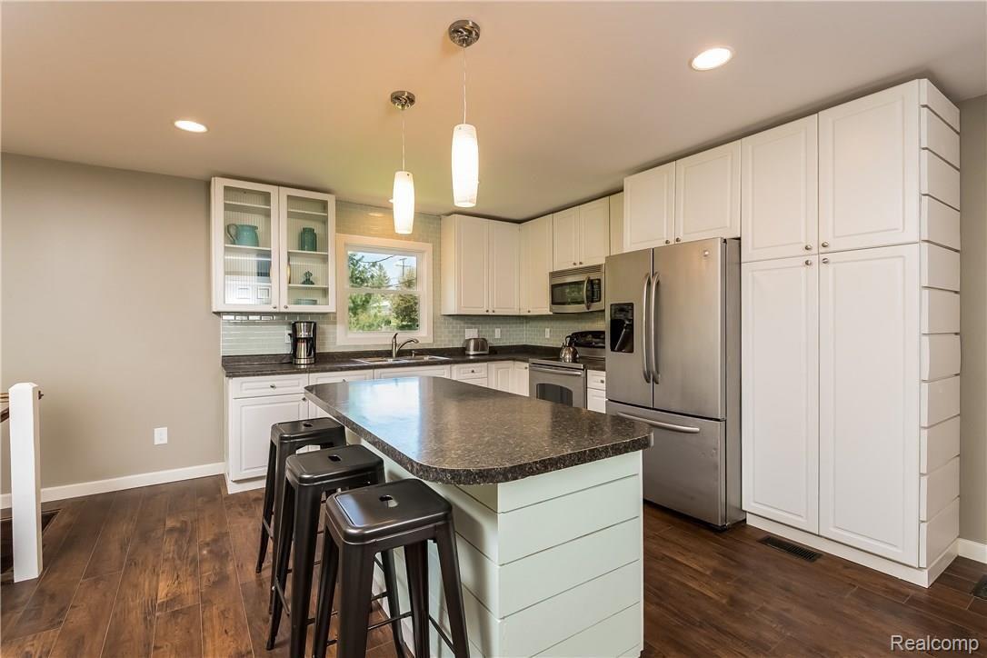 7357 Ore Lake Road Brighton, MI 48116 - Photo 10 of 29 010-Kitchen-4165538-large.jpg
