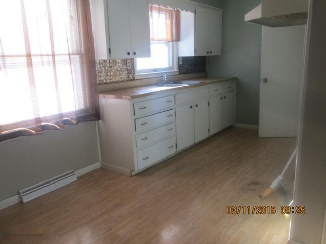 870 Chatterson Road Muskegon, MI 49442 - Photo 4 of 10 870 Chatterson 3-11-15 (7)