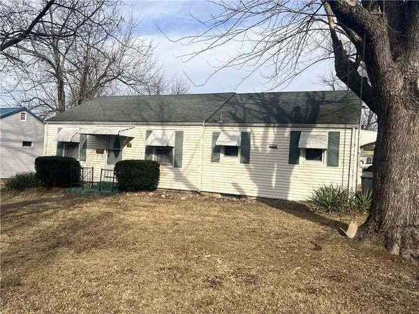 1823 East 9th Street, Sedalia, MO 65301