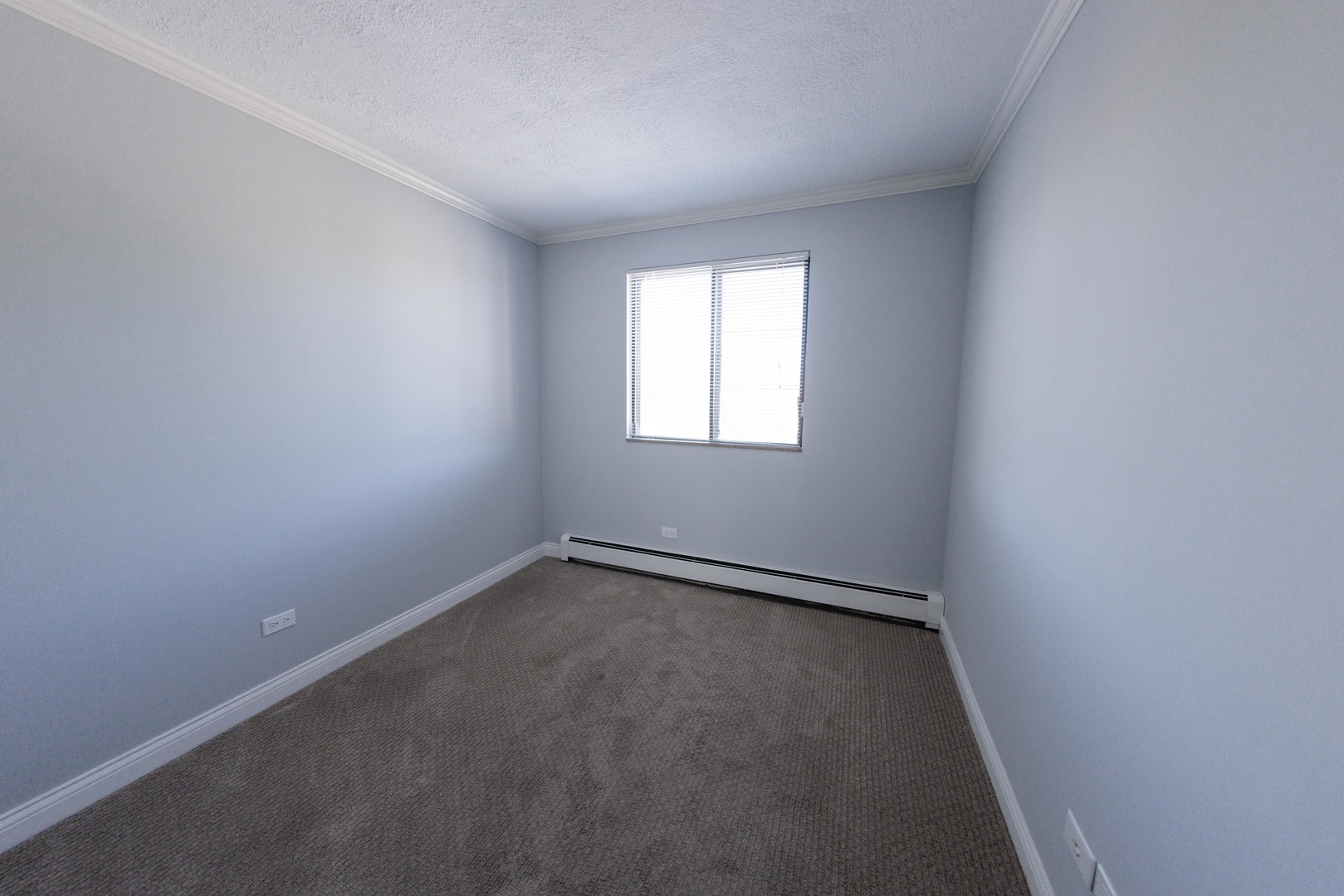 5 Echo Court, Unit 12 Vernon Hills, IL 60061 - Photo 10 of 14 an empty room with a window