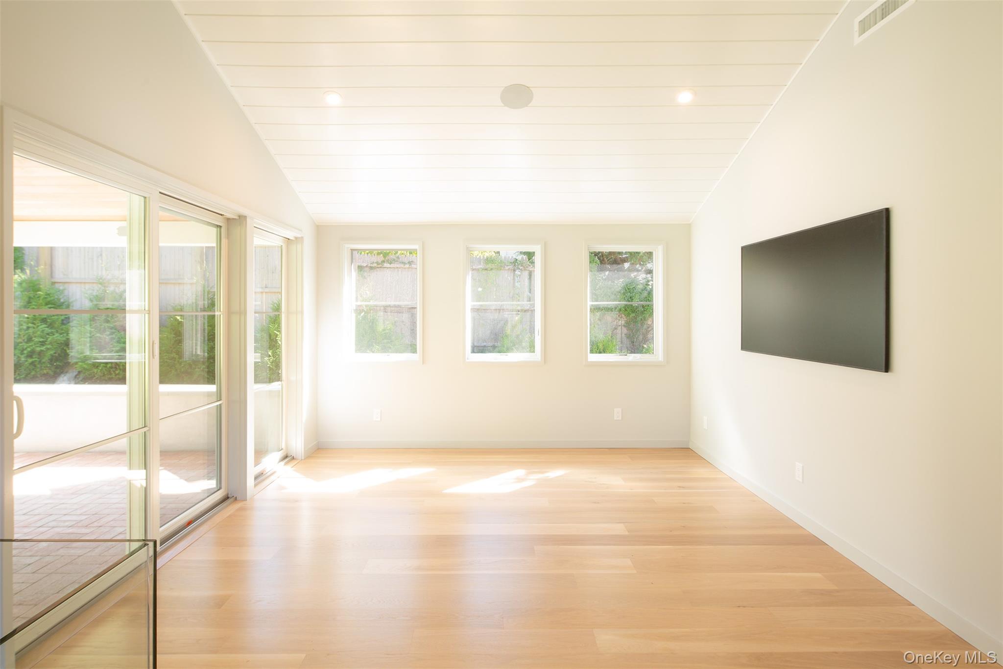 195 Little Fresh Pond Road Southampton, NY 11968 - Photo 20 of 40