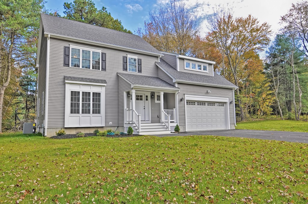 17 Three Lots Road Uxbridge, MA 01569 - Photo 1 of 18 Gallery Image 1