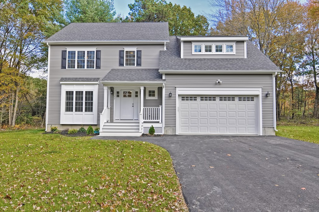 17 Three Lots Road Uxbridge, MA 01569 - Photo 2 of 18 Gallery Image 2