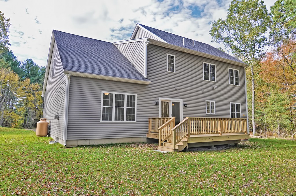 17 Three Lots Road Uxbridge, MA 01569 - Photo 3 of 18 Gallery Image 3
