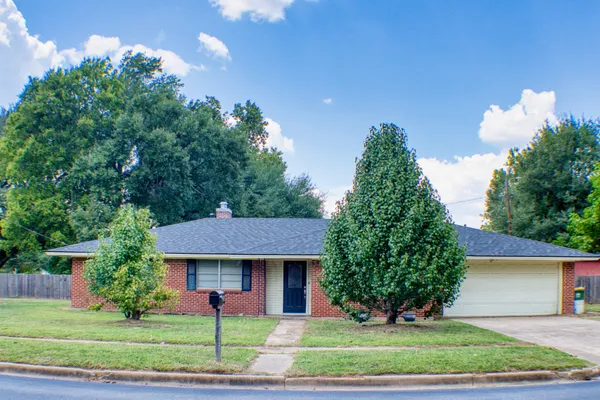 $200,000 | 202 Rose Marie Boulevard, Hearne, TX 77859