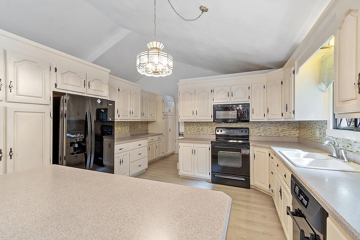 32 Summit Drive Atkinson, NH 03811 - Photo 14 of 40