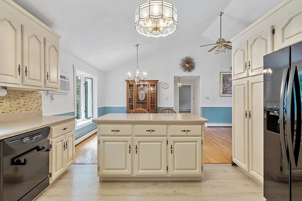 32 Summit Drive Atkinson, NH 03811 - Photo 18 of 40