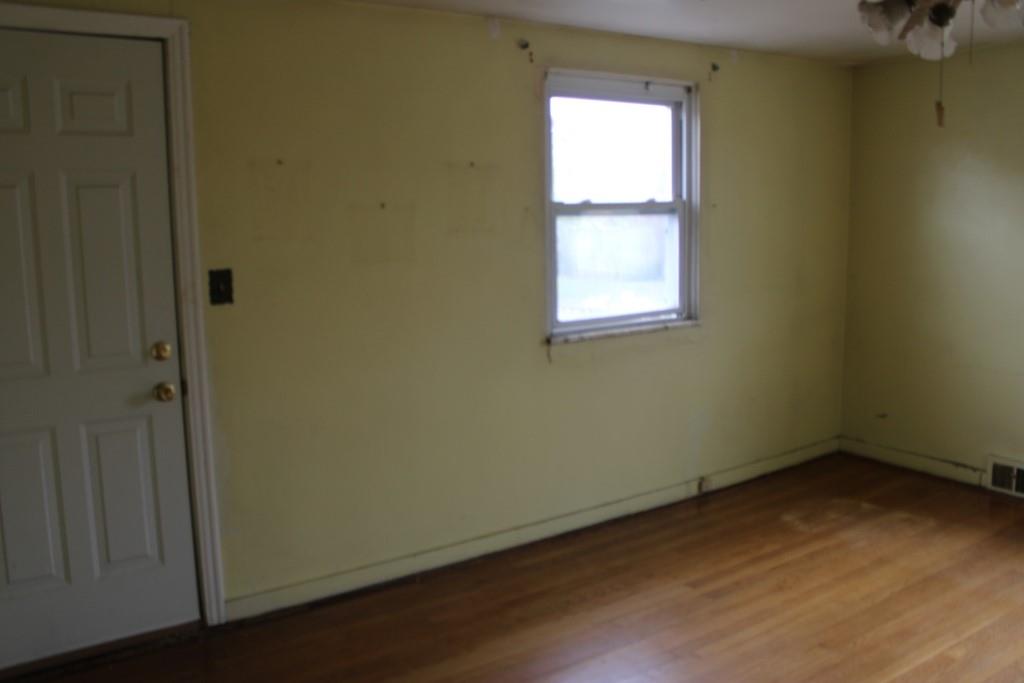 825 Liberty Street Duquesne, PA 15110 - Photo 12 of 25 an empty room with a window
