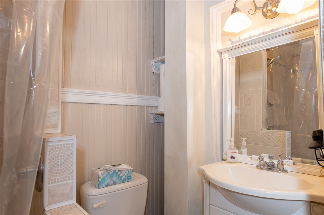 7 Union Street Warren, RI 02885 - Photo 12 of 23 1st floor bath