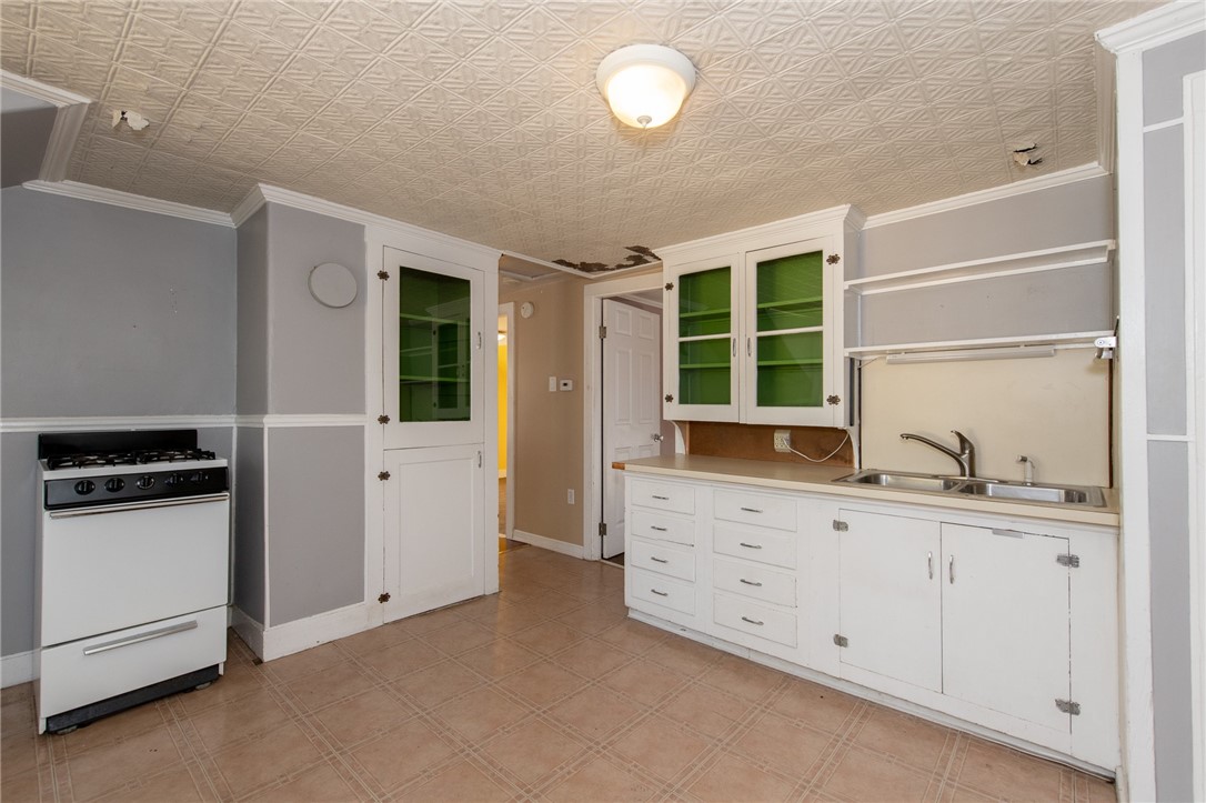 7 Union Street Warren, RI 02885 - Photo 13 of 23 2nd floor kitchen