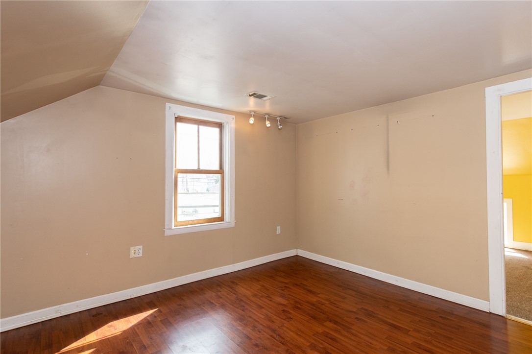 7 Union Street Warren, RI 02885 - Photo 16 of 23 2nd floor living room