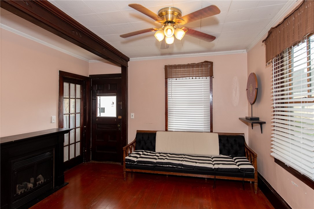 7 Union Street Warren, RI 02885 - Photo 3 of 23 1st floor living room