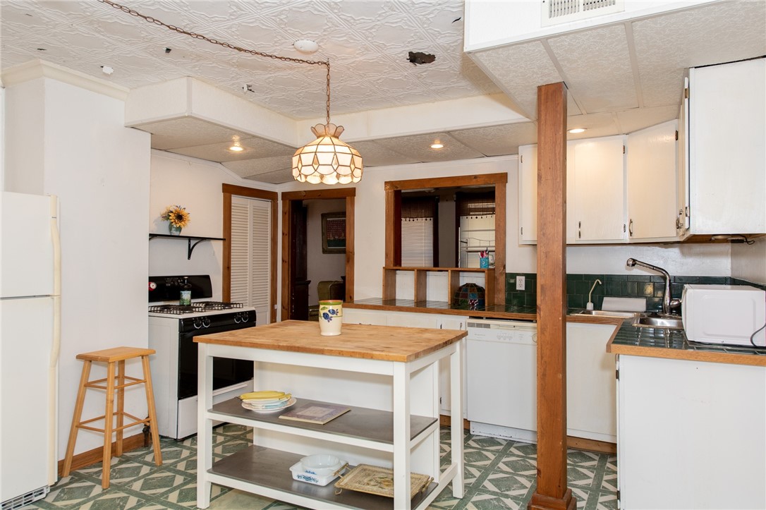 7 Union Street Warren, RI 02885 - Photo 6 of 23 1st Floor Kitchen