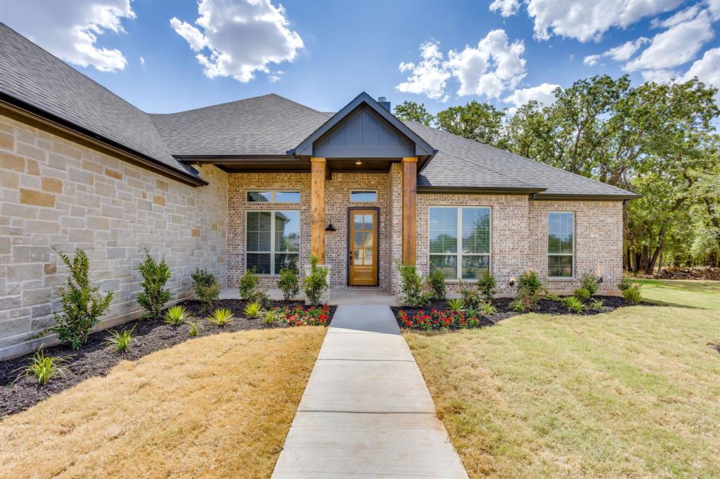 608 Tay Tay Way Springtown, TX 76082 - Photo 2 of 40 Gallery Image 2
