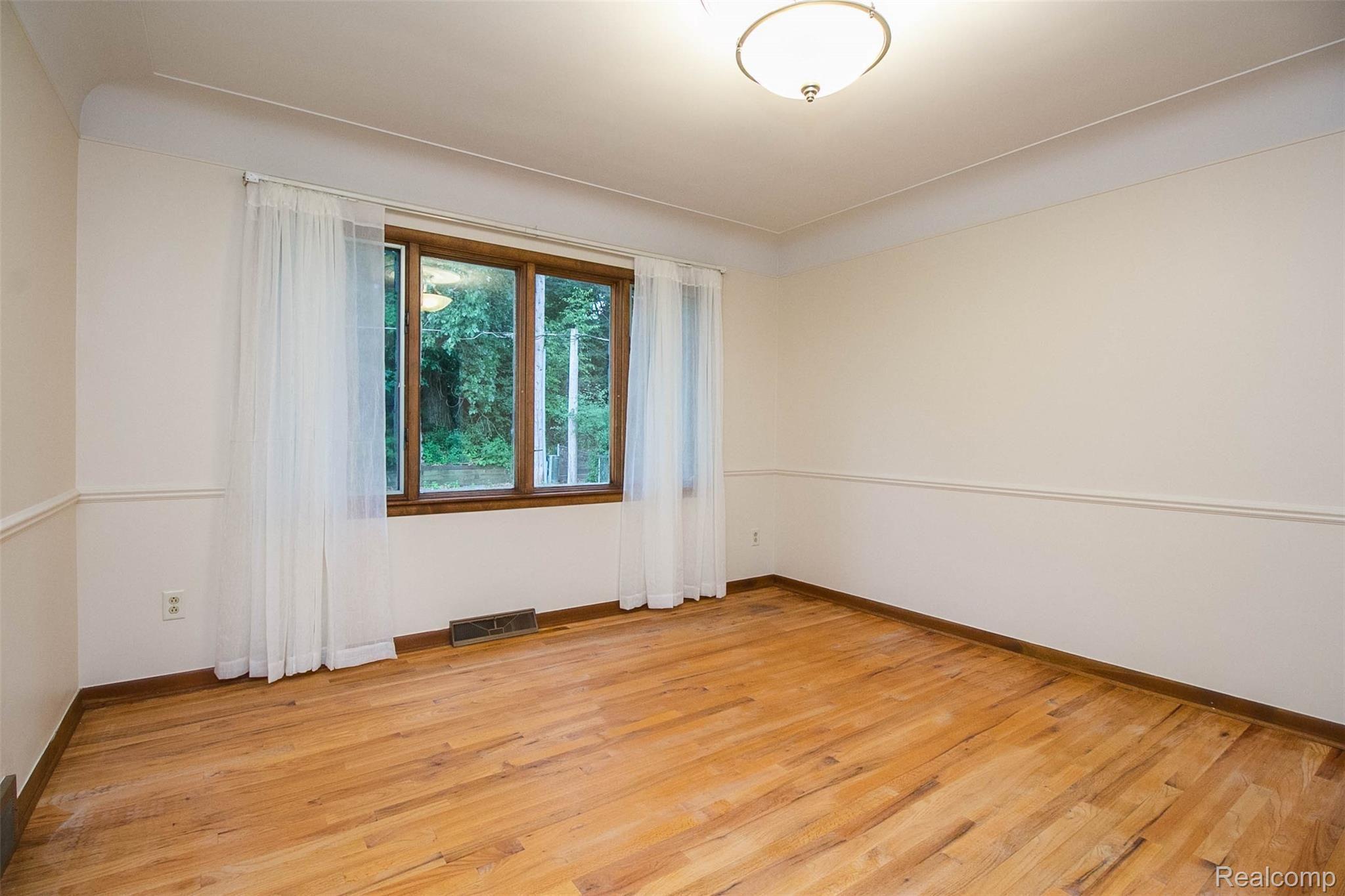 35925 Johnstown Road Farmington, MI 48335 - Photo 8 of 46 9.jpg