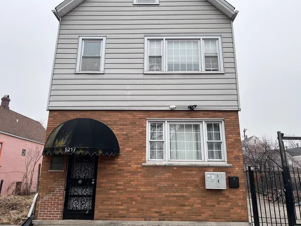 $1,200 | 5217 South Hermitage Avenue, Unit 2F, Chicago, IL 60609