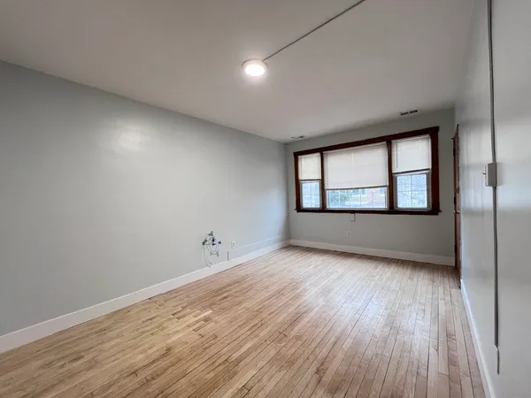 $1,200 | 5217 South Hermitage Avenue, Unit 2F, Chicago, IL 60609