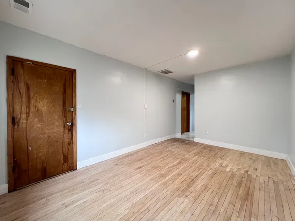 $1,200 | 5217 South Hermitage Avenue, Unit 2F, Chicago, IL 60609