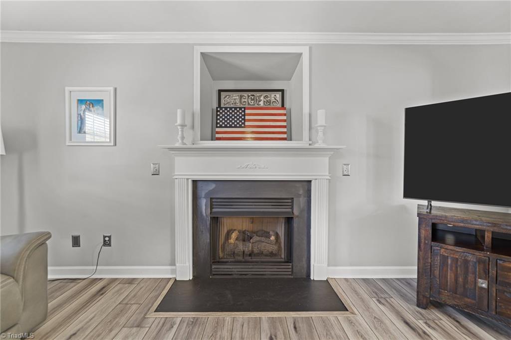 522 Salem Ridge Drive Randleman, NC 27317 - Photo 6 of 37 living room