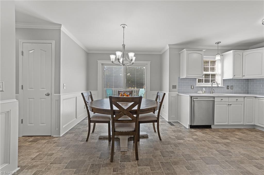 522 Salem Ridge Drive Randleman, NC 27317 - Photo 9 of 37 dining area