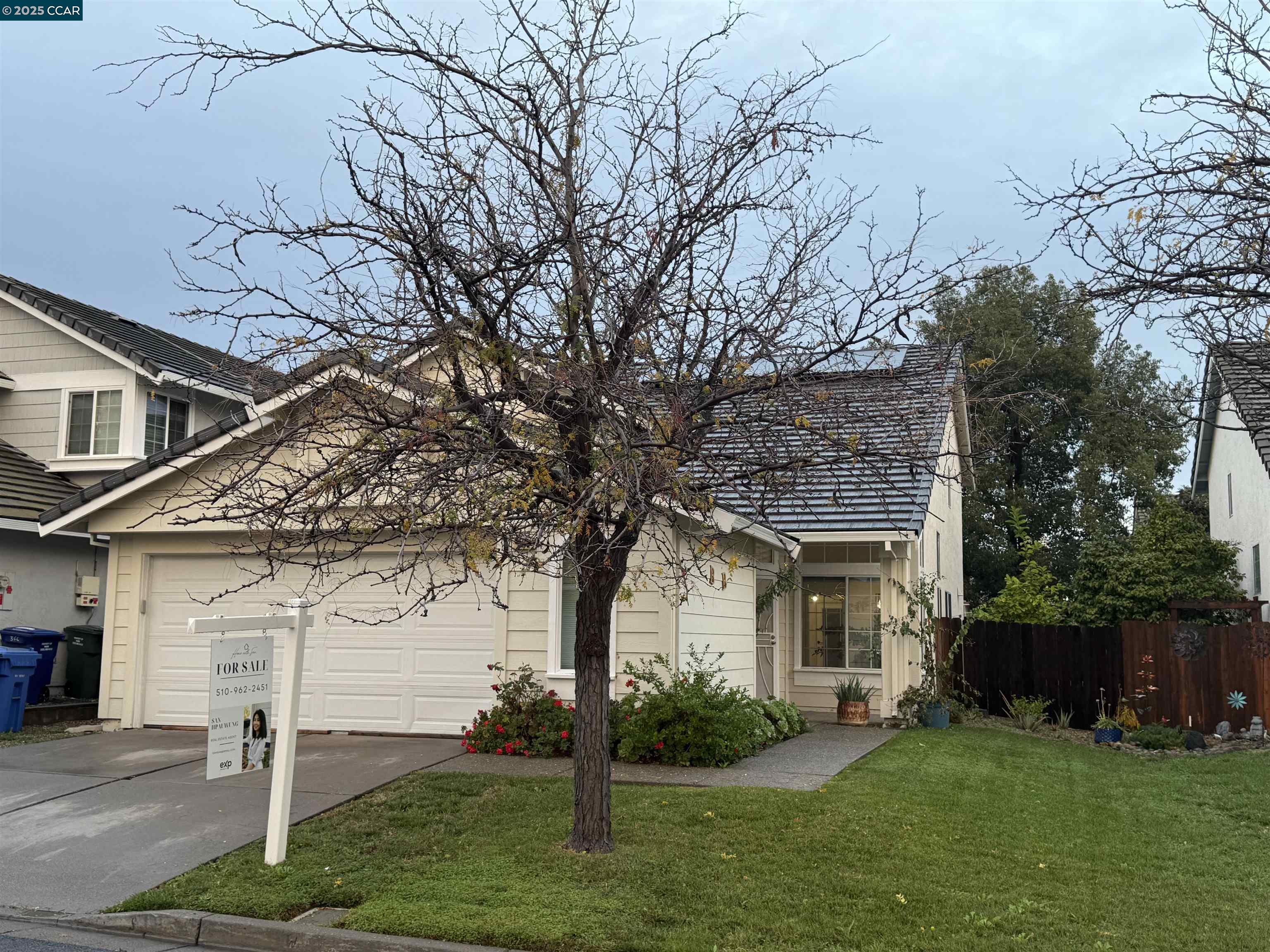 360 Gull Place Pittsburg, CA 94565 - Photo 35 of 36 a front view of house with yard and green space