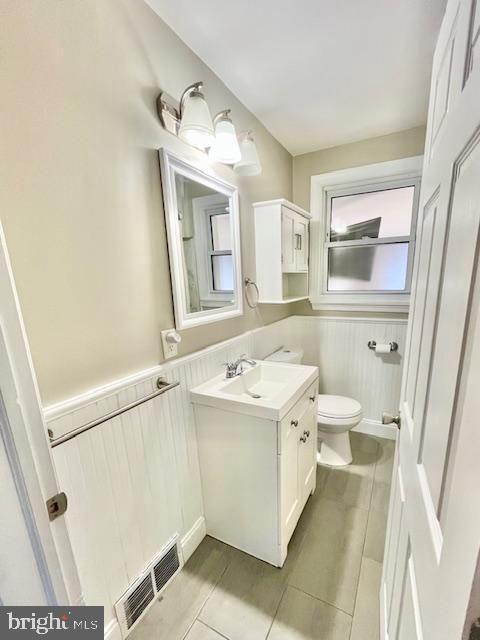 107 Robin Lane Voorhees, NJ 08043 - Photo 17 of 27 a bathroom with a sink a mirror and a bathtub