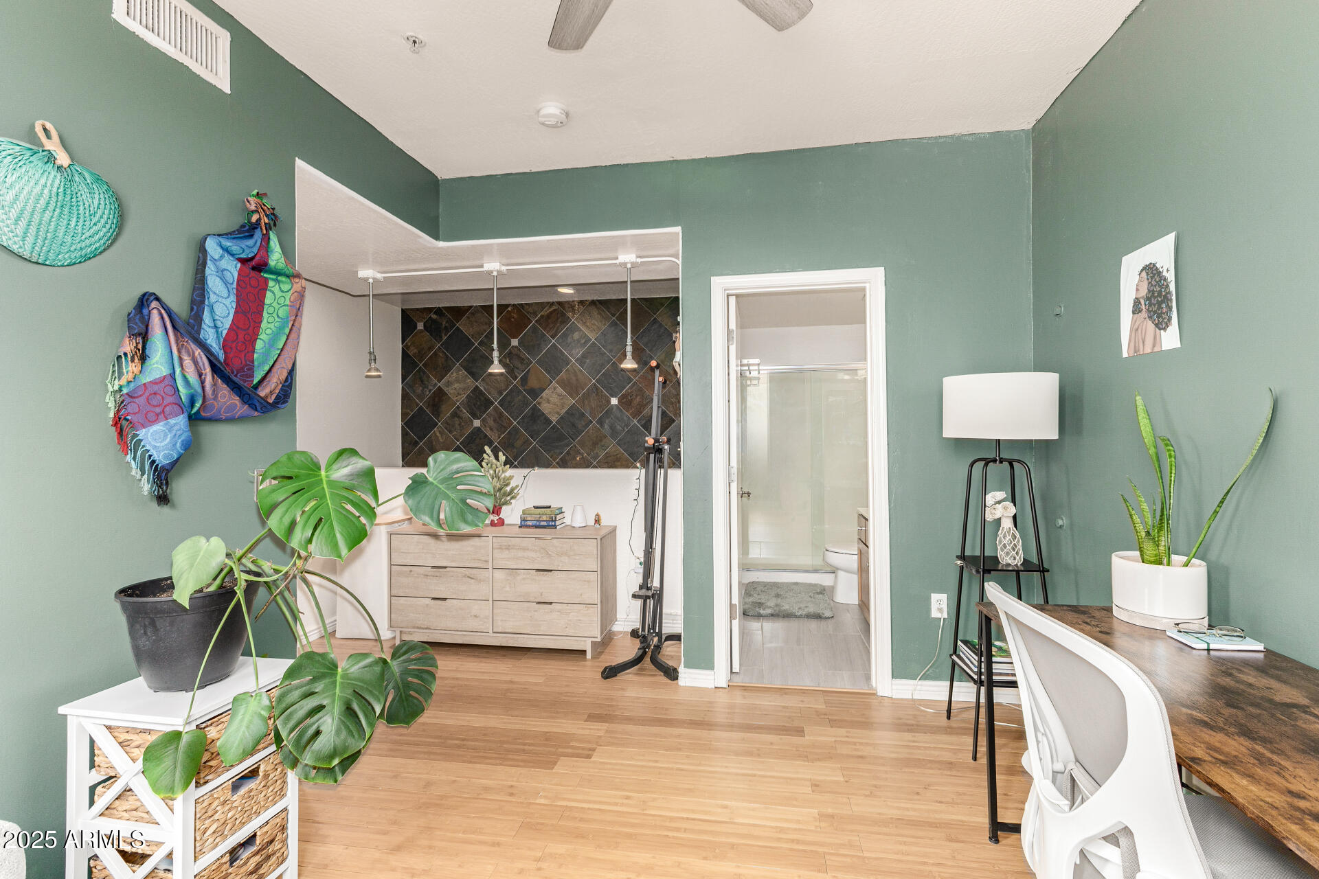 706 East Washington Street, Unit 114 Phoenix, AZ 85034 - Photo 16 of 29 Secondary Bath