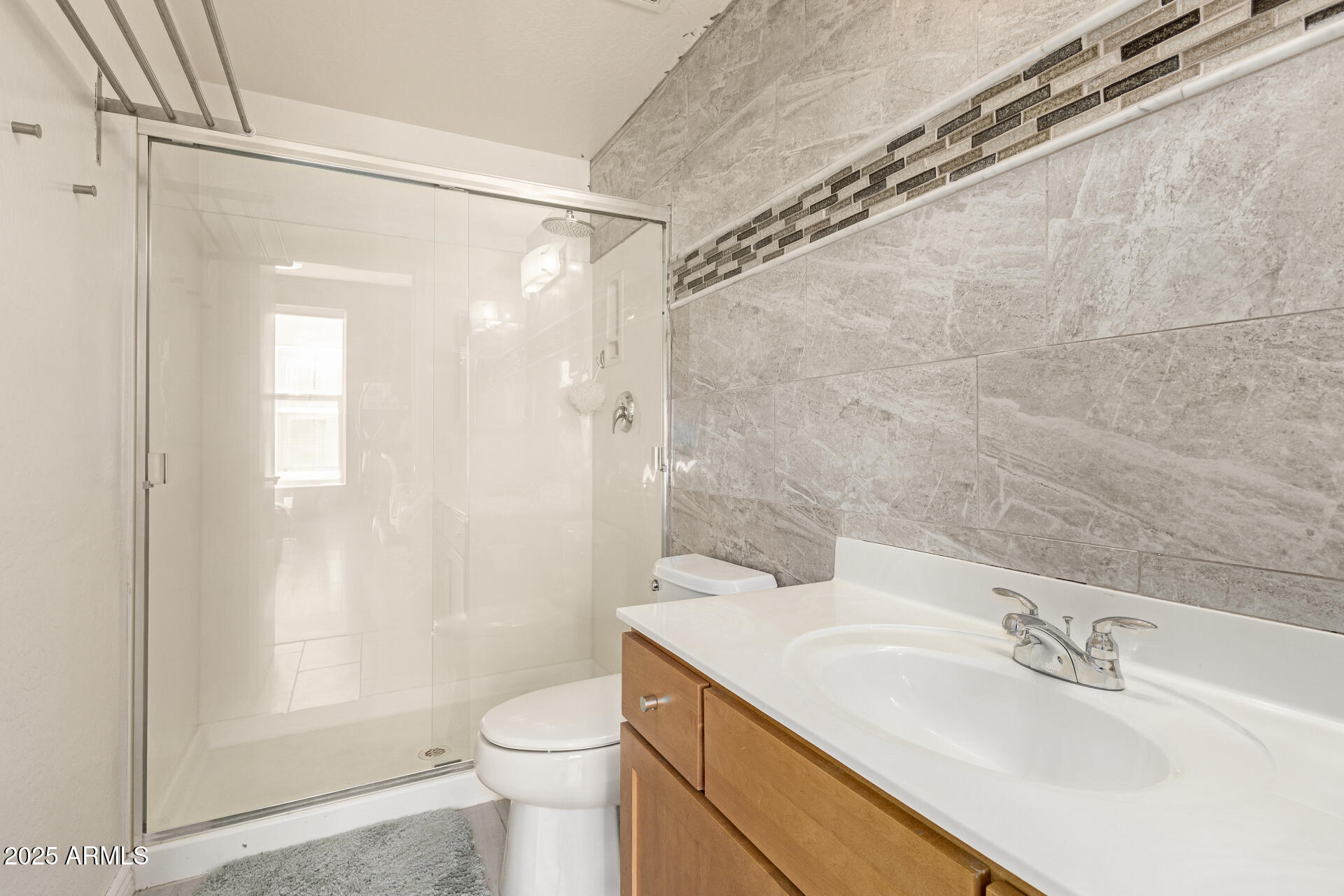 706 East Washington Street, Unit 114 Phoenix, AZ 85034 - Photo 18 of 29 Secondary Bath