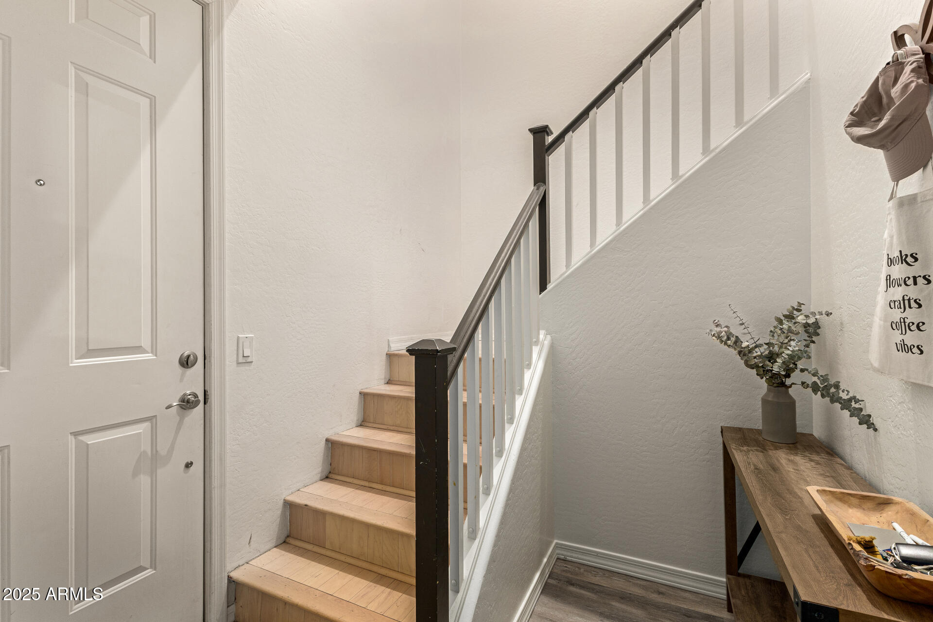 706 East Washington Street, Unit 114 Phoenix, AZ 85034 - Photo 4 of 29 Entry Way