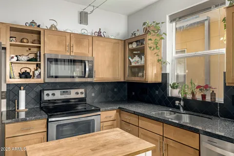 $330,000 | 706 East Washington Street, Unit 114, Phoenix, AZ 85034