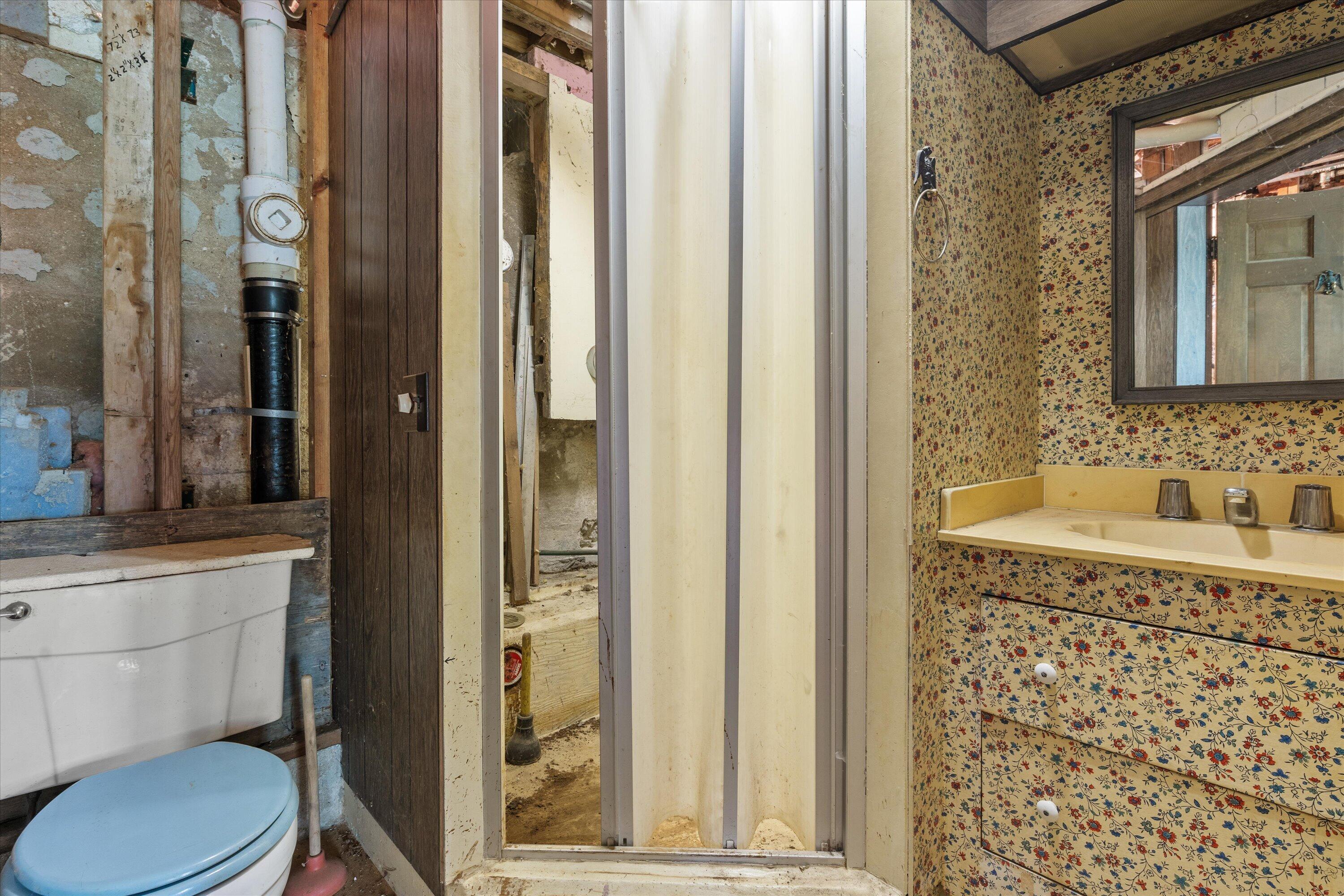 W330-s7098 County Road East Mukwonago, WI 53149 - Photo 37 of 60 Basement Bathroom