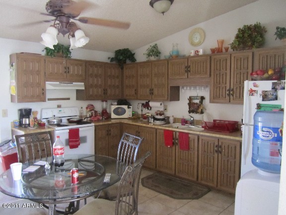 6932 West Merrell Street Phoenix, AZ 85033 - Photo 4 of 9 KITCHEN