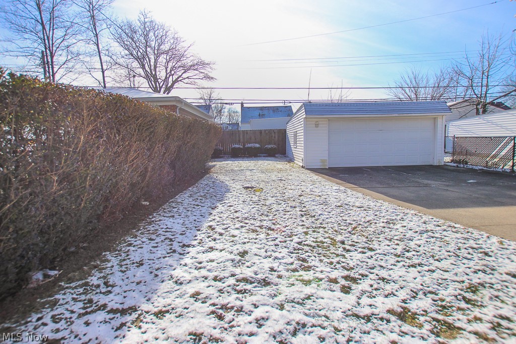 4242 Stonehaven Road Cleveland, OH 44121 - Photo 33 of 35