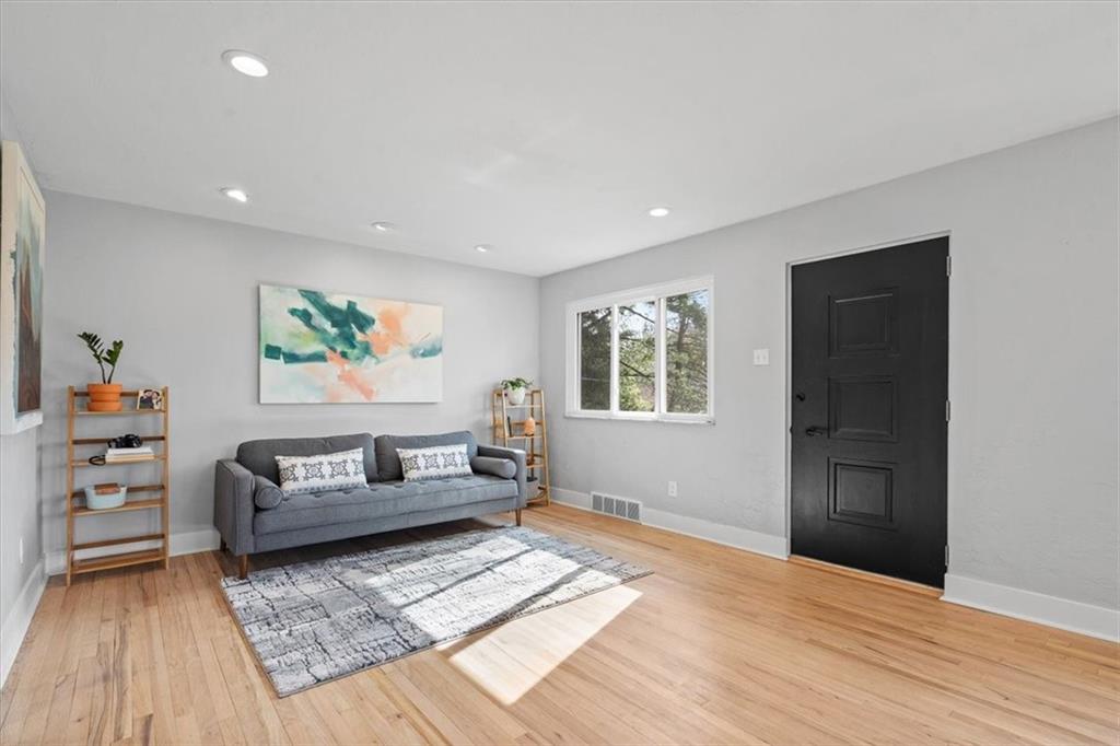 409 Hulton Road Verona, PA 15147 - Photo 3 of 25 Gallery Image 3